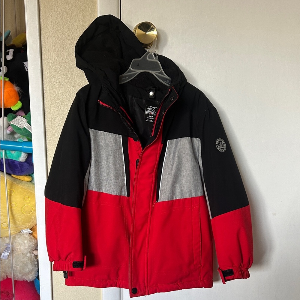 ZeroXposur Size 6/7, 2 piece Red and Black Kids Puffer Jacket set.
